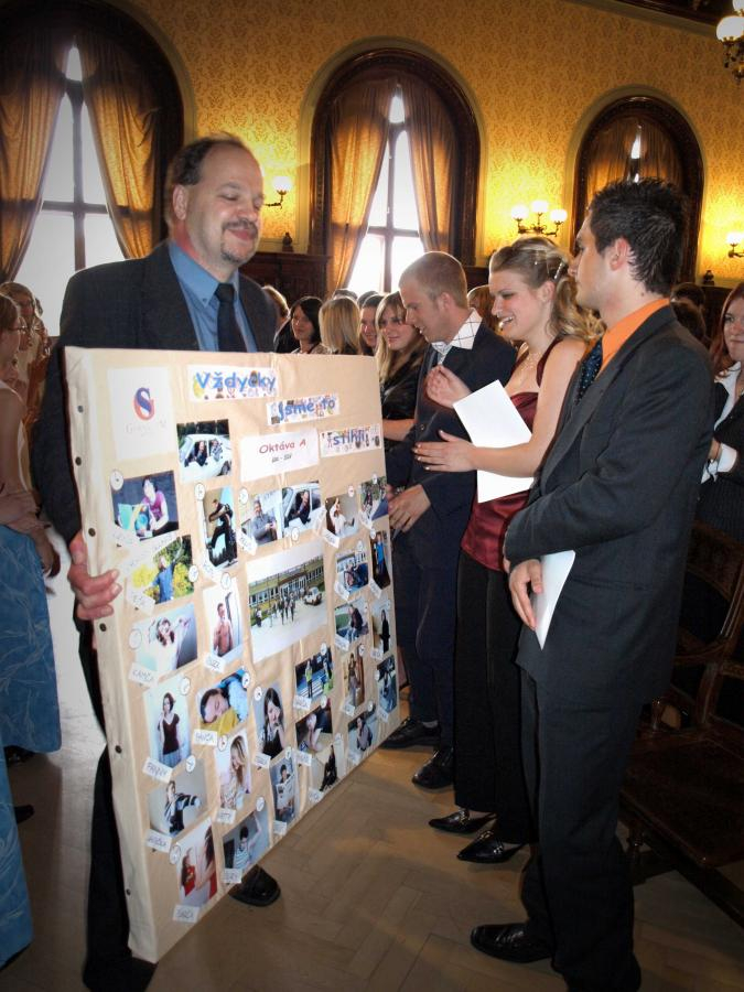 SlavnostnÃ­ pÅ™edÃ¡vÃ¡nÃ­ maturitnÃ­ch vysvÄ›dÄenÃ­ 22. 5. 2008.