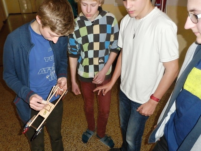 Z prÃ¡ce fyzikÃ¡lnÃ­ho kouÅ¾ku (krouÅ¾ku mladÃ½ch technikÅ¯)