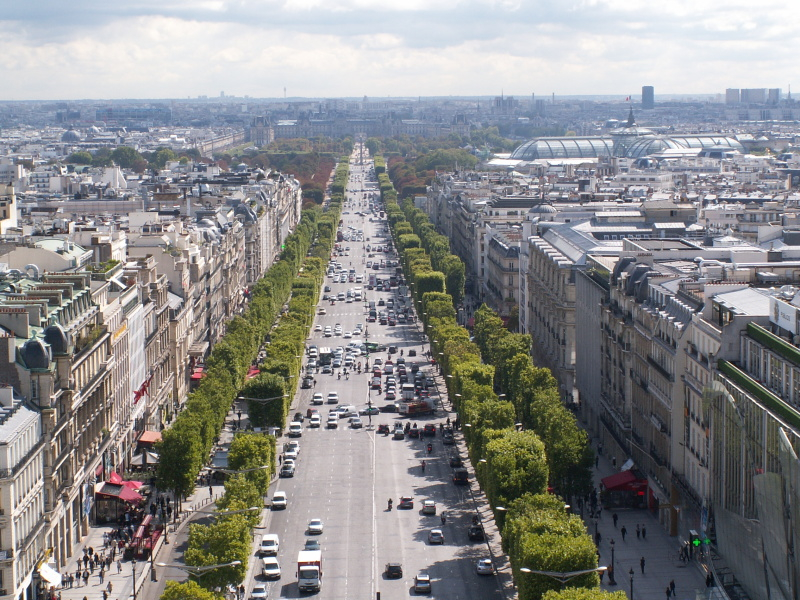 PaÅ™Ã­Å¾, Les Champs-ElysÃ©es z VÃ­tÄ›znÃ©ho oblouku.