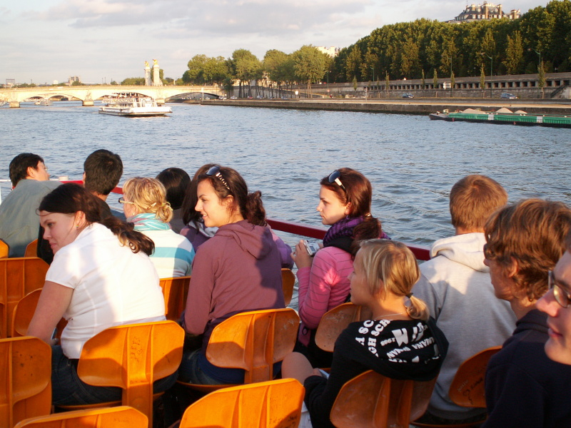 PaÅ™Ã­Å¾, projÃ­Å¾Äka lodÃ­ po Å™ece SeinÄ›.