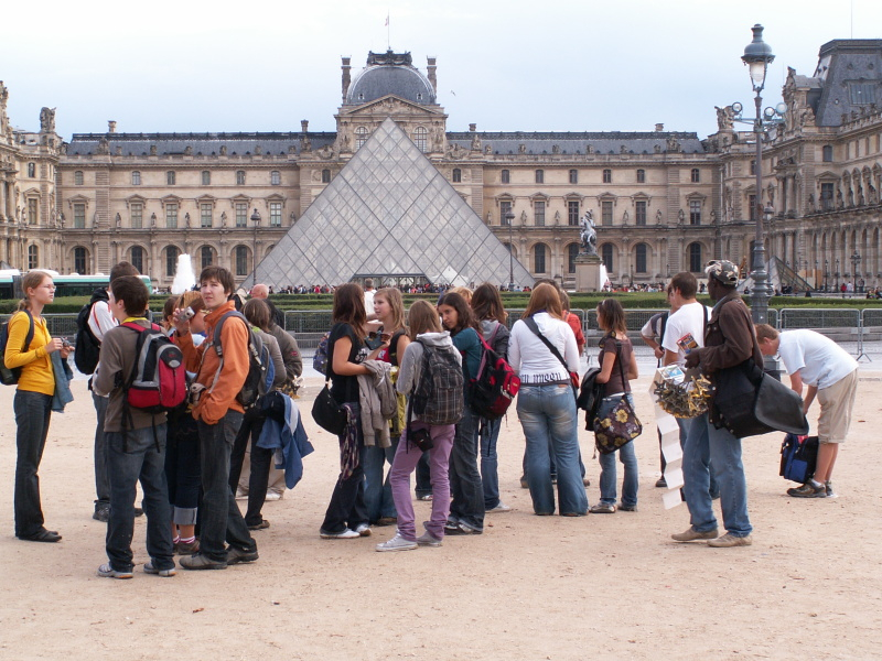 PaÅ™Ã­Å¾, pÅ™ed Louvrem.