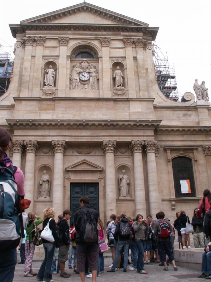 PaÅ™Ã­Å¾, pÅ™ed univerzitou Sorbonne.
