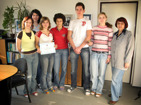 Z. Vojtová, M. Ambrožová, Z. Odvárková, P. Peňáková, vedoucà týmu prof. K. Zdražilová, H. Simonová, G. Teplá, J. Florová, T. Slabý, vedoucà týmu prof. V. VeleÅ¡Ãk (poslednà tÅ™i jmenovanà na fotografii nejsou).