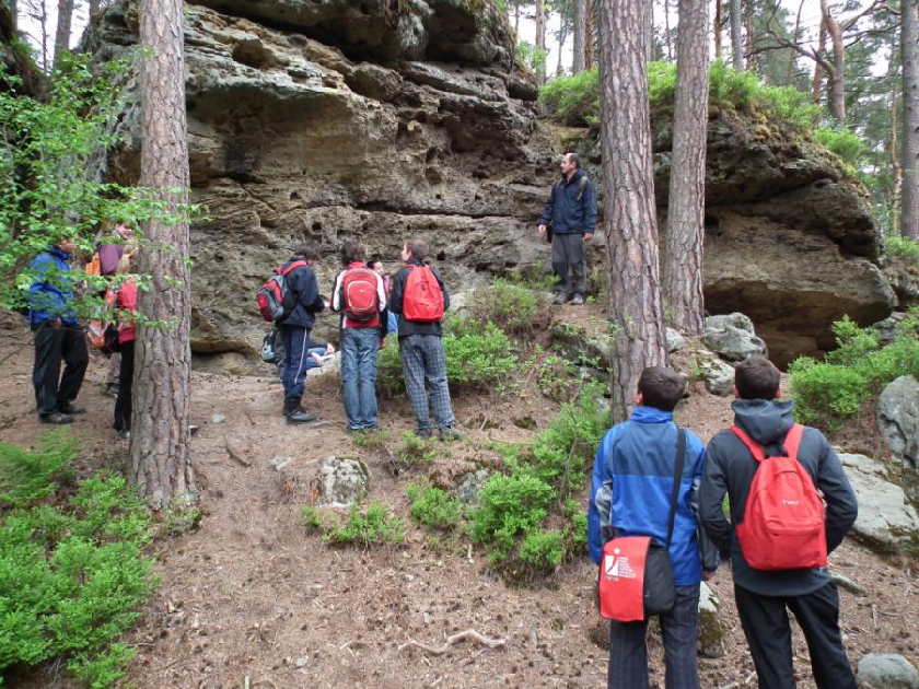 To už jsme v Budislavských skalách u LiÅ¡ÄÃch dÄ›r.