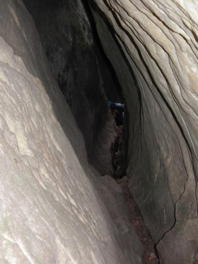Průrva Dudychovy jeskyně - velká atrakce, ale také zkouška odvahy.