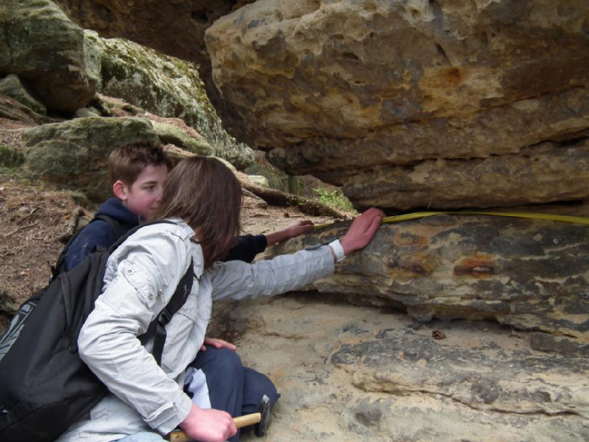 Nastává zjišťovánà rozměrů viklanu Kolumbova vejce.