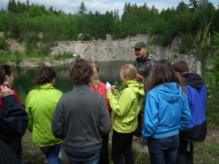 V lomu na žulu ve Zderazi u ProseÄe.